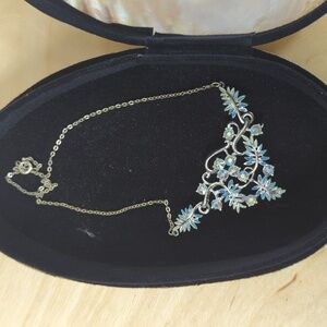 Beautiful Unsigned Rhinestone Necklace